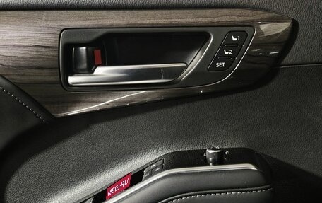 Toyota Highlander, 2023 год, 4 760 000 рублей, 22 фотография