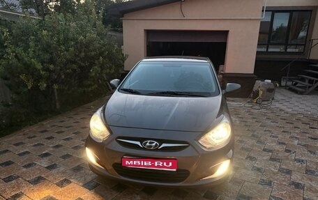 Hyundai Solaris II рестайлинг, 2011 год, 645 000 рублей, 1 фотография