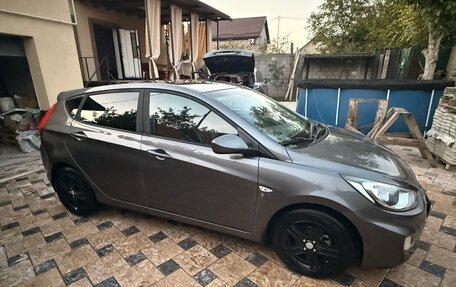 Hyundai Solaris II рестайлинг, 2011 год, 645 000 рублей, 2 фотография