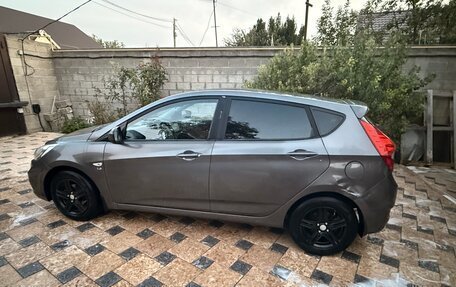 Hyundai Solaris II рестайлинг, 2011 год, 645 000 рублей, 3 фотография