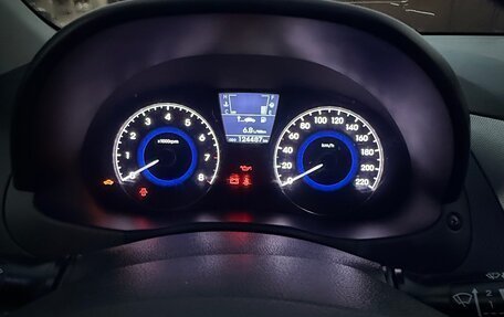 Hyundai Solaris II рестайлинг, 2011 год, 645 000 рублей, 16 фотография