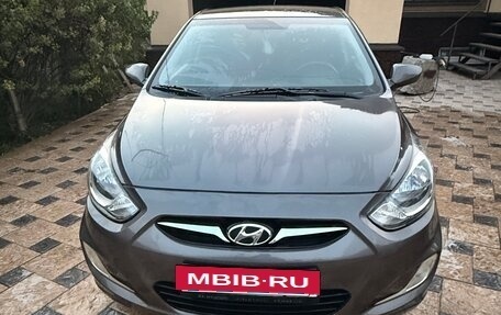 Hyundai Solaris II рестайлинг, 2011 год, 645 000 рублей, 18 фотография