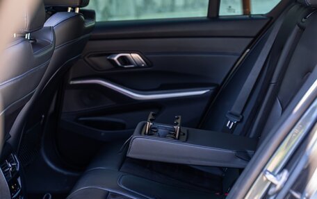 BMW 3 серия, 2019 год, 3 250 000 рублей, 10 фотография