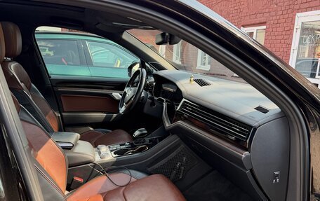 Volkswagen Touareg III, 2019 год, 4 300 000 рублей, 6 фотография