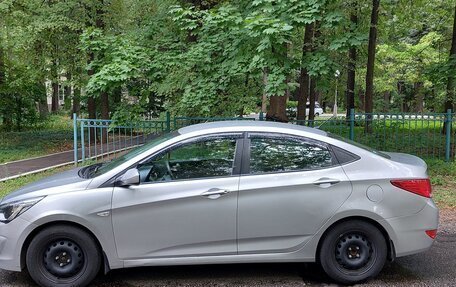 Hyundai Solaris II рестайлинг, 2015 год, 730 000 рублей, 2 фотография