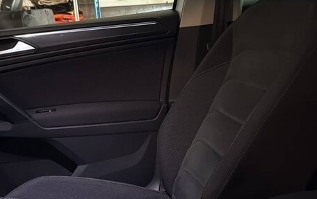 Volkswagen Tiguan II, 2019 год, 2 300 000 рублей, 5 фотография
