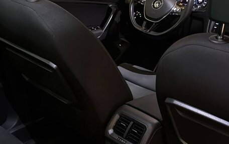 Volkswagen Tiguan II, 2019 год, 2 300 000 рублей, 10 фотография