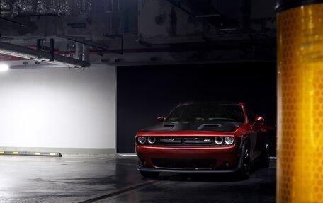 Dodge Challenger III рестайлинг 2, 2020 год, 5 900 000 рублей, 6 фотография