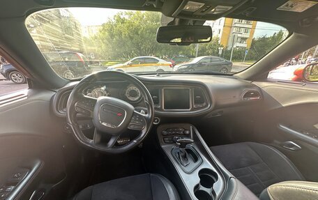 Dodge Challenger III рестайлинг 2, 2020 год, 5 900 000 рублей, 22 фотография