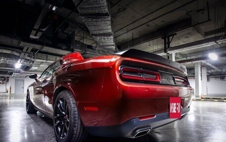 Dodge Challenger III рестайлинг 2, 2020 год, 5 900 000 рублей, 25 фотография