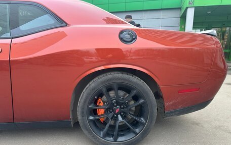 Dodge Challenger III рестайлинг 2, 2020 год, 5 900 000 рублей, 39 фотография