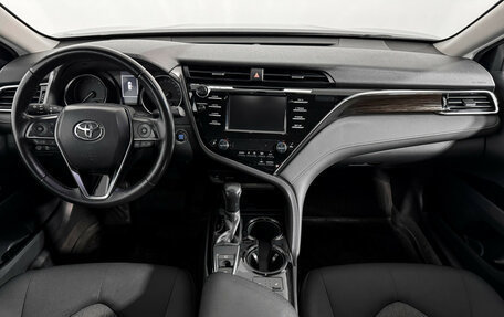 Toyota Camry, 2019 год, 2 165 000 рублей, 15 фотография