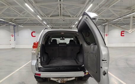 Toyota Land Cruiser Prado 150 рестайлинг 2, 2011 год, 1 900 000 рублей, 12 фотография