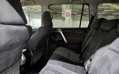 Toyota Land Cruiser Prado 150 рестайлинг 2, 2011 год, 1 900 000 рублей, 15 фотография