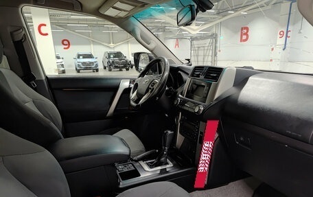 Toyota Land Cruiser Prado 150 рестайлинг 2, 2011 год, 1 900 000 рублей, 13 фотография