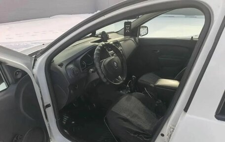 Renault Logan II, 2017 год, 420 000 рублей, 12 фотография