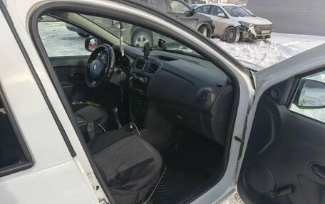 Renault Logan II, 2017 год, 420 000 рублей, 9 фотография