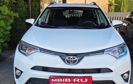 Toyota RAV4, 2018 год, 2 350 000 рублей, 2 фотография
