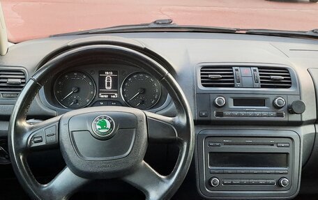 Skoda Fabia II, 2011 год, 595 000 рублей, 24 фотография