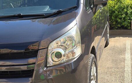 Toyota Noah III, 2011 год, 1 250 000 рублей, 5 фотография