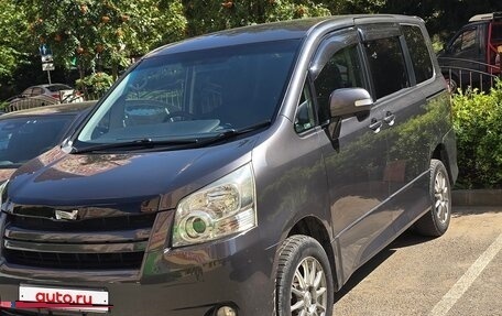 Toyota Noah III, 2011 год, 1 250 000 рублей, 4 фотография