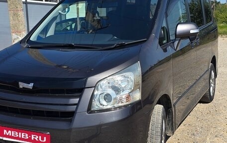 Toyota Noah III, 2011 год, 1 250 000 рублей, 2 фотография