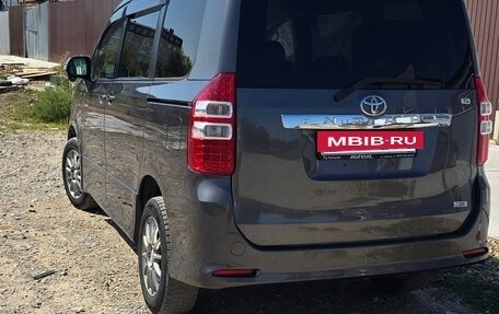 Toyota Noah III, 2011 год, 1 250 000 рублей, 9 фотография