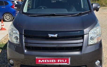 Toyota Noah III, 2011 год, 1 250 000 рублей, 3 фотография