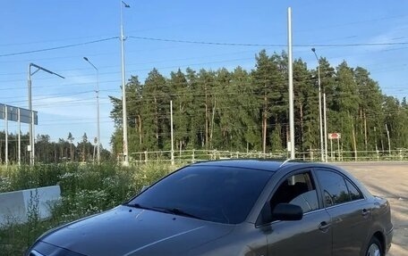 Toyota Avensis III рестайлинг, 2003 год, 475 000 рублей, 1 фотография