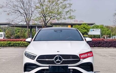 Mercedes-Benz A-Класс, 2023 год, 1 720 000 рублей, 2 фотография
