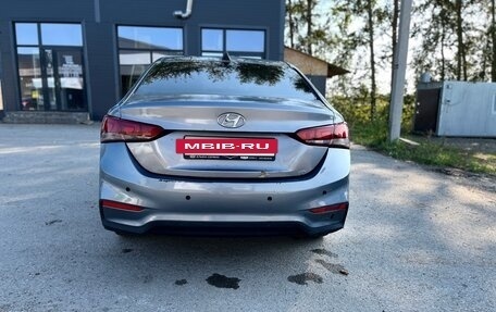 Hyundai Solaris II рестайлинг, 2018 год, 800 000 рублей, 2 фотография