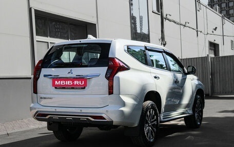 Mitsubishi Montero Sport, 2022 год, 4 100 000 рублей, 4 фотография