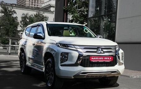 Mitsubishi Montero Sport, 2022 год, 4 100 000 рублей, 3 фотография
