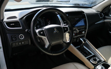 Mitsubishi Montero Sport, 2022 год, 4 100 000 рублей, 13 фотография
