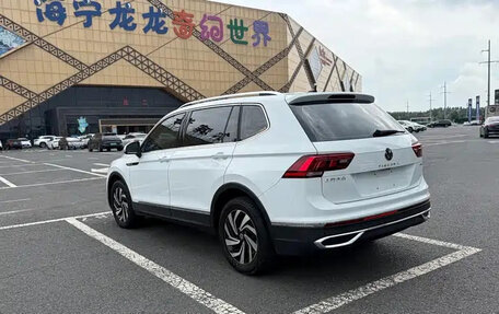 Volkswagen Tiguan II, 2022 год, 1 862 000 рублей, 6 фотография
