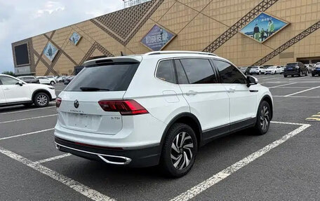 Volkswagen Tiguan II, 2022 год, 1 862 000 рублей, 4 фотография
