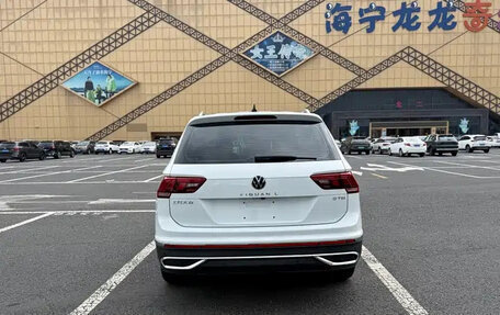 Volkswagen Tiguan II, 2022 год, 1 862 000 рублей, 5 фотография