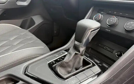 Volkswagen Tiguan II, 2022 год, 1 862 000 рублей, 17 фотография