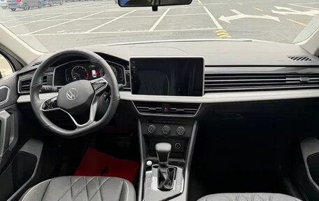 Volkswagen Tiguan II, 2022 год, 1 862 000 рублей, 13 фотография