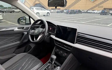 Volkswagen Tiguan II, 2022 год, 1 862 000 рублей, 12 фотография