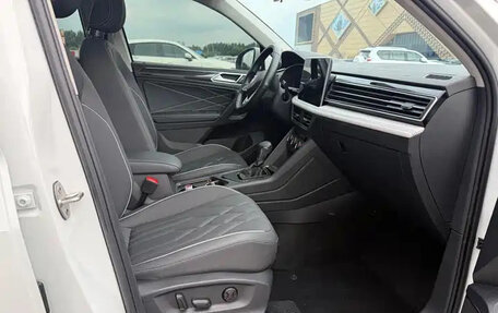 Volkswagen Tiguan II, 2022 год, 1 862 000 рублей, 9 фотография