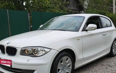 BMW 1 серия, 2011 год, 950 000 рублей, 8 фотография