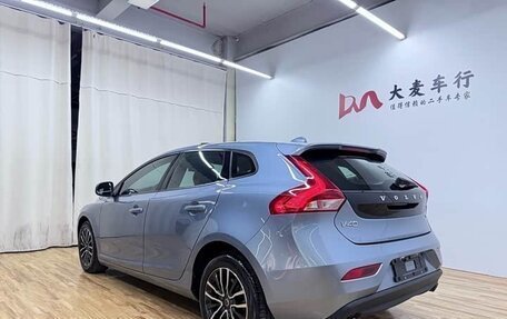 Volvo V40 II рестайлинг, 2018 год, 1 300 000 рублей, 5 фотография