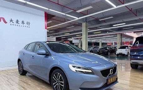 Volvo V40 II рестайлинг, 2018 год, 1 300 000 рублей, 3 фотография