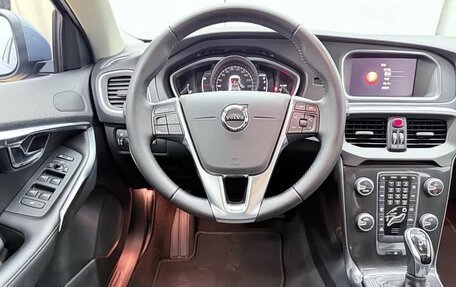 Volvo V40 II рестайлинг, 2018 год, 1 300 000 рублей, 13 фотография