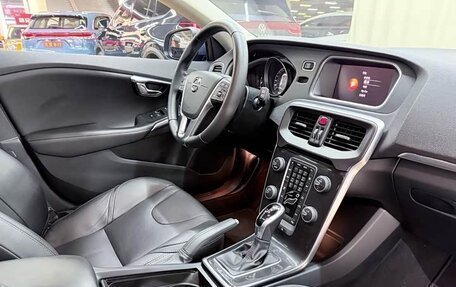 Volvo V40 II рестайлинг, 2018 год, 1 300 000 рублей, 12 фотография