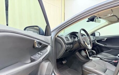 Volvo V40 II рестайлинг, 2018 год, 1 300 000 рублей, 19 фотография