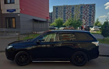 Mitsubishi Outlander III рестайлинг 3, 2014 год, 1 150 000 рублей, 10 фотография