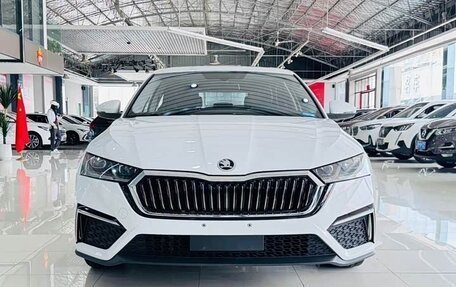 Skoda Octavia IV, 2023 год, 2 350 000 рублей, 2 фотография