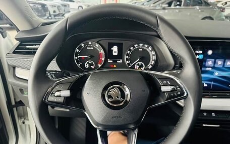 Skoda Octavia IV, 2023 год, 2 350 000 рублей, 15 фотография